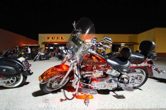 Pic 07  - 2012-10-12  Bike Night @ Harley-Davidson FM - myVEHICLE24 - US-Cars, Muscle Cars, Classic Cars, Boats